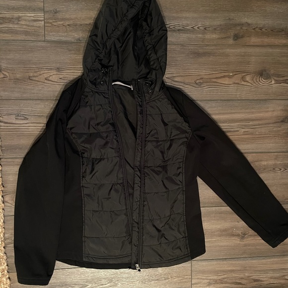 Free Tech Women’s Jacket - Picture 4 of 5